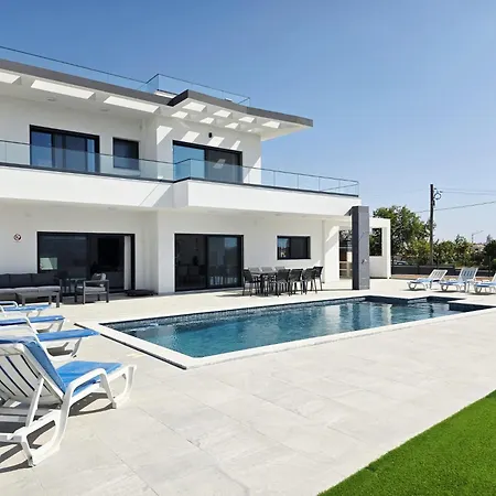 Villa Paraiso *
